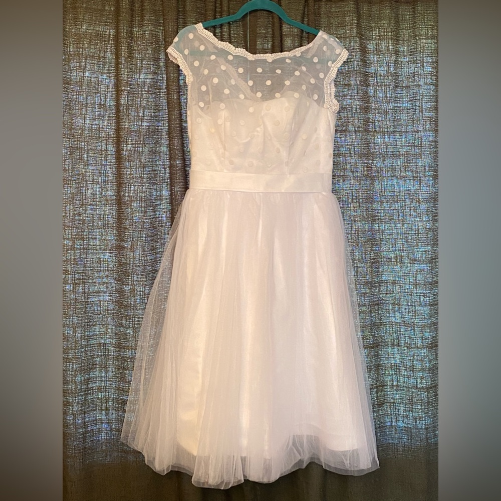 Adorable wedding/ formal dress. Size 12 NWOT